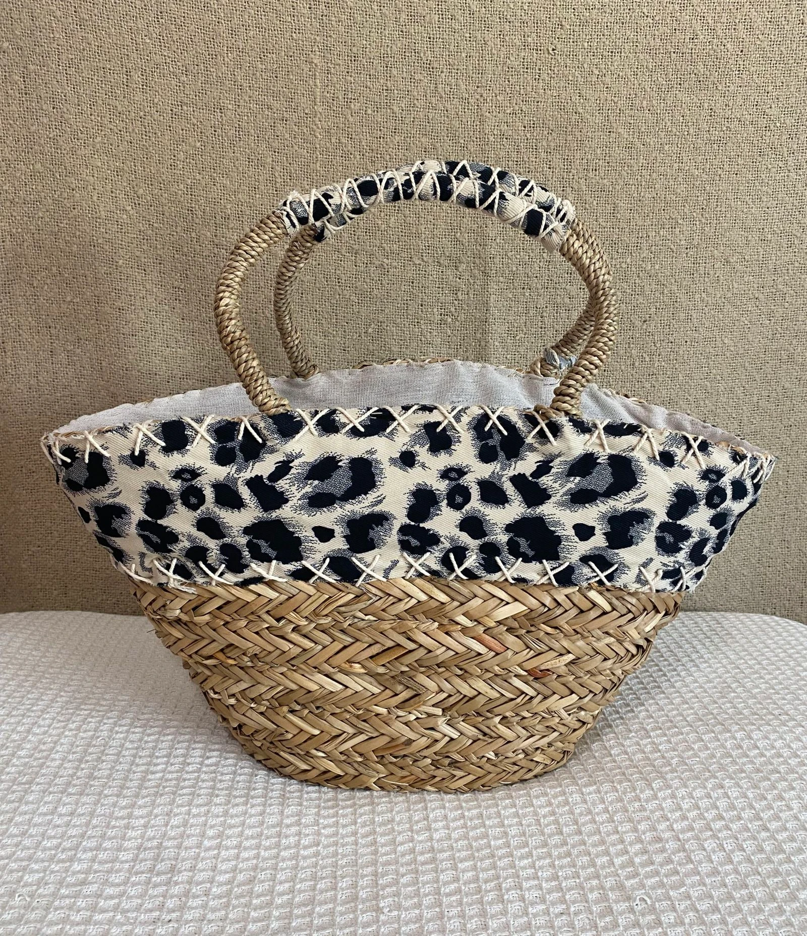Grote strooien tas met luipaardprint – photo 6